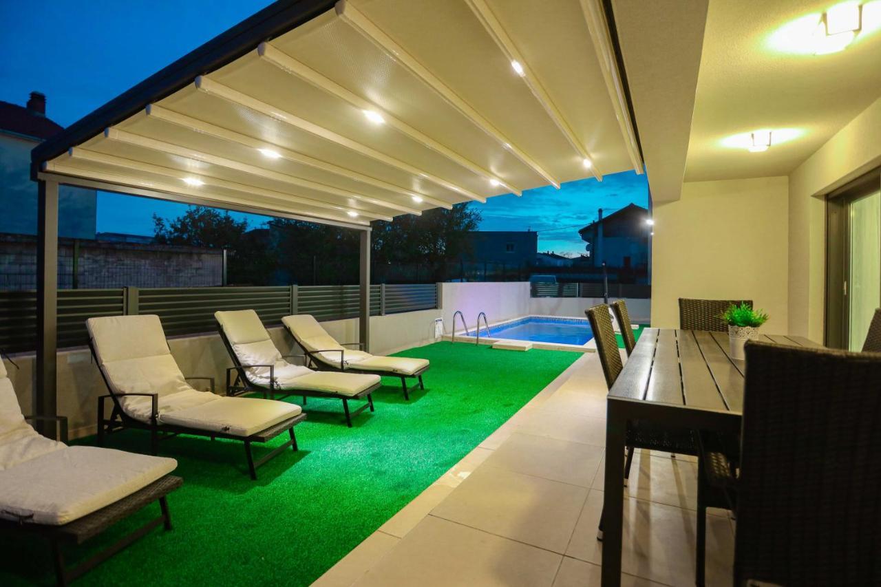 Villa Castelli, Apartment With Pool, Kastela Exterior photo
